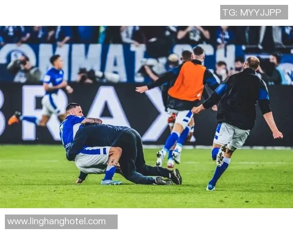 沙尔克客战大胜，喜迎重返德甲前十的胜利！